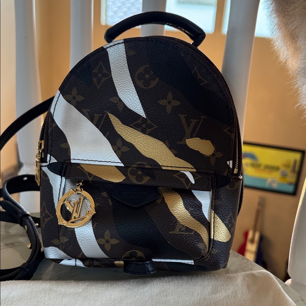 Louis Vuitton Ltd. Ed. League of Legends Palm Springs - Picture 5 of 16